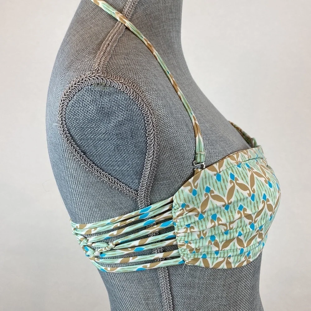 Frankie’s Bikinis Printed Crochet Back Bikini Top Size Large